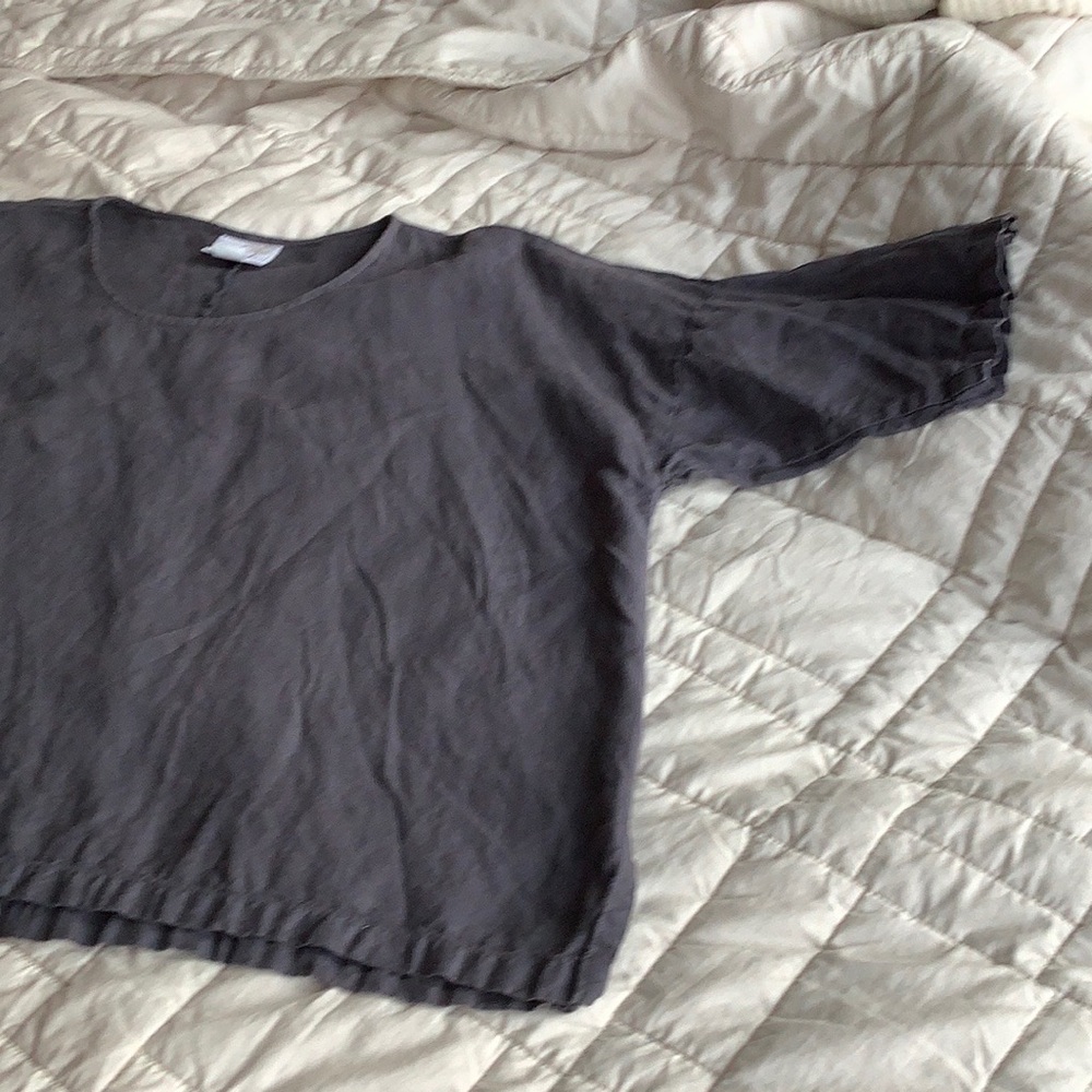 LA Fixsun linen top. Oversized medium, nice fit. Beautiful color steel grey/blue